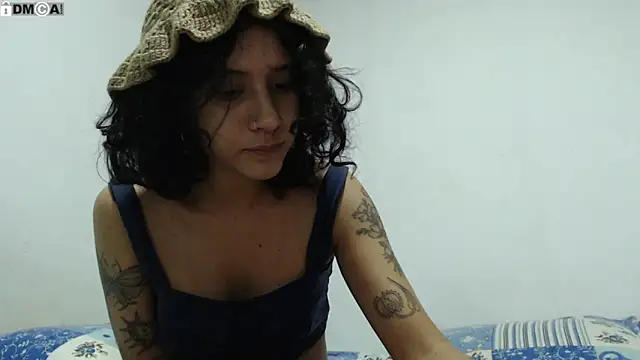 AlinaWoolf_ Adlı Modelin Canlı XXX Sohbeti