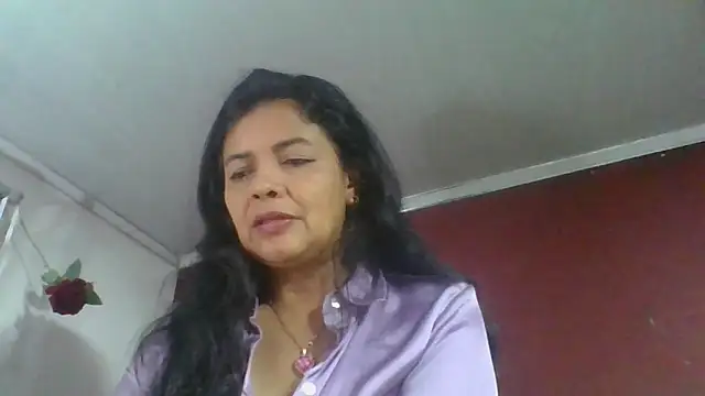 DianaOchoa_ Adlı Modelin Canlı XXX Sohbeti