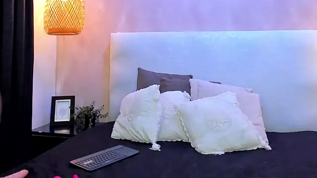 Piinksoul149 Adlı Modelin Canlı XXX Sohbeti