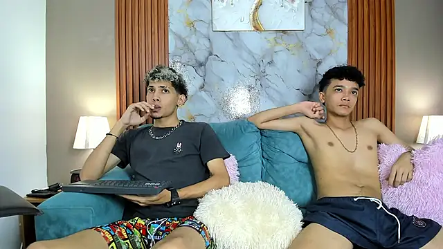 Chat XXX en directo de YOUNG_BOYS_HELL