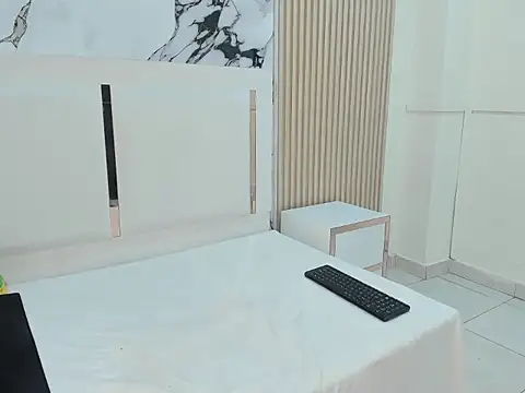 Pertunjukan Kamera Web JhoselynQueen