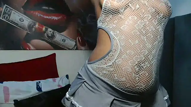 Moreish-06's Live XXX Chat