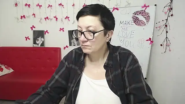 EmilyL0ve's Live XXX Chat