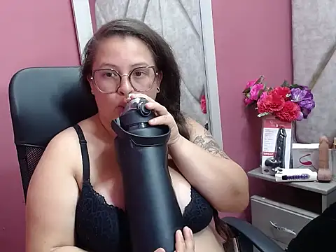 Chatroom XXX en direct de Sarah_Boobs_