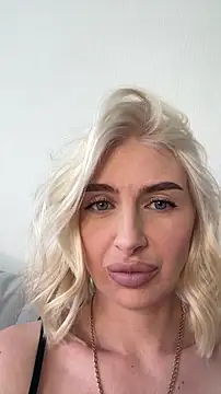 Mia_Roxie élő XXX-chatje