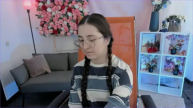 دردشة VirtuallVoyant الجنسية المباشرة