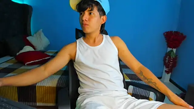 Mikke18 Show in webcam