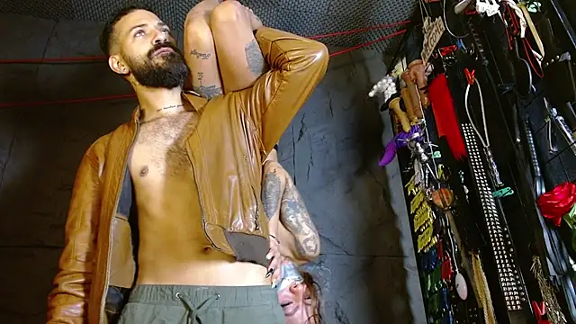 XXX chat uživo modela Hardcore_Room_Bdsm_