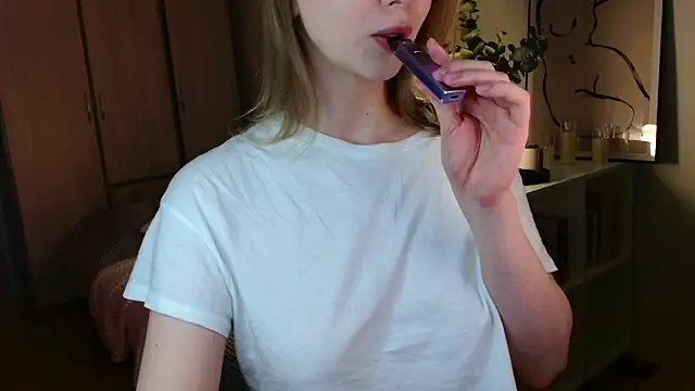 XXX chat uživo modela mynameloveeeeee