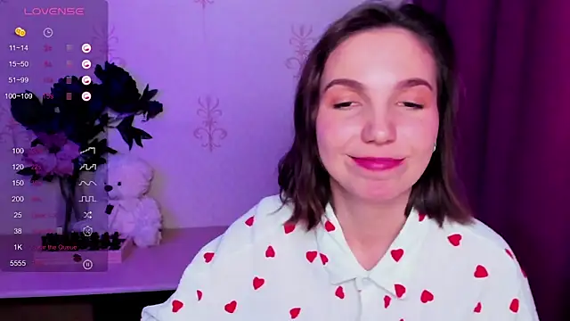 Chatroom XXX en direct de KindHazelHere_