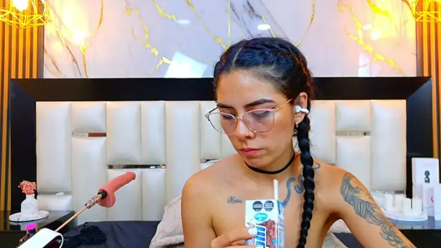 دردشة NicoleEsposito الجنسية المباشرة