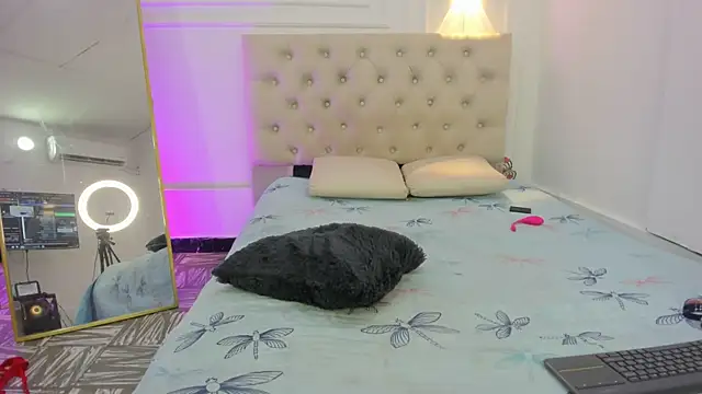 Chat +18 de charlotte_dante212 ao vivo