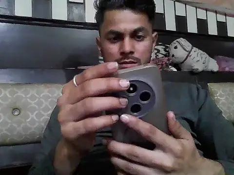 دردشة Stubborndesiboy الجنسية المباشرة