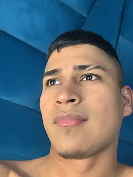 Emiliano_Reyes Adlı Modelin Web Kamerası Şovu