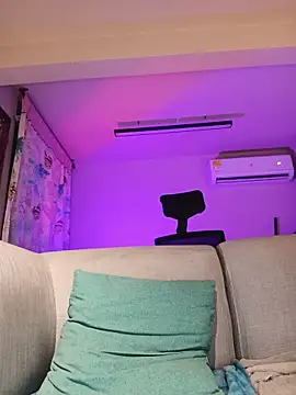 Sara-215のライブXXXチャット