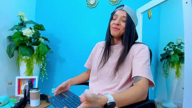 Chat +18 de ViictoriiaSaenz ao vivo