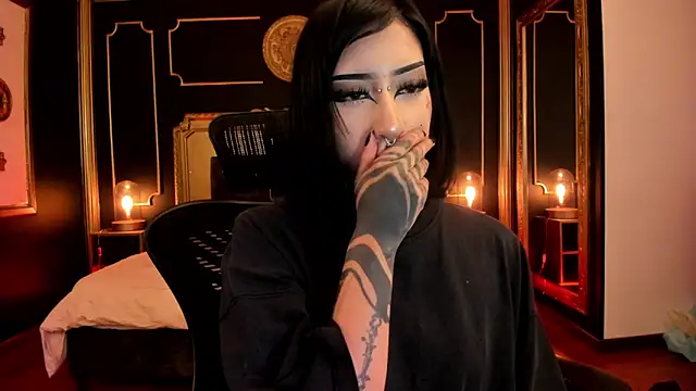 Kat_VonDe's Live XXX Chat