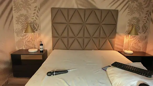 AnneDixie: онлайн-секс-чат