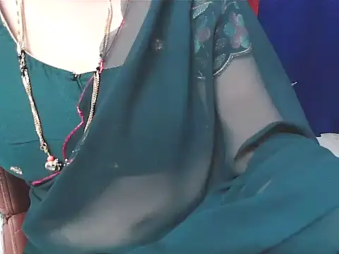 sunitha-3's Live XXX Chat