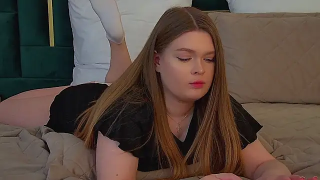 CrystalLyons Show Webcam