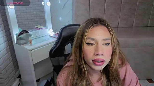 Evy_Luxx_v's Webcam Show