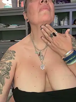 Show de dieseldame1313 na webcam