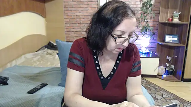 Czat XXX na żywo – EvelyneFlirtyMilf