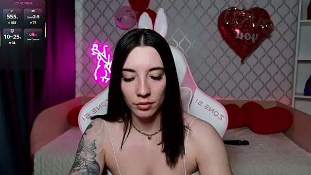 Chat +18 de Curious_Lily ao vivo