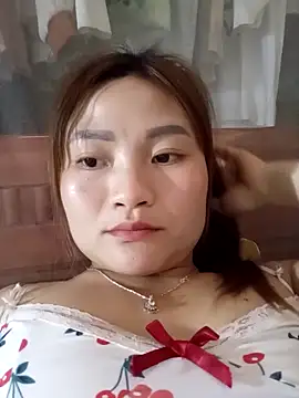 XXX chat uživo modela Lee-Thee