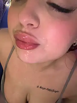 KellyMoors Adlı Modelin Canlı XXX Sohbeti