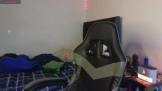 Ades_Lowe: онлайн-секс-чат