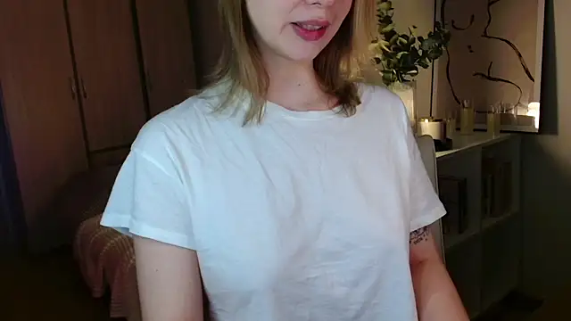 XXX chat uživo modela mynameloveeeeee