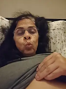 NakedMILFx 网络视讯表演