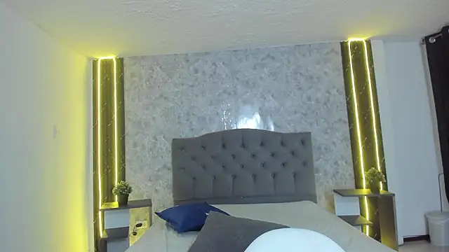 GiannaSlimJB élő XXX-chatje