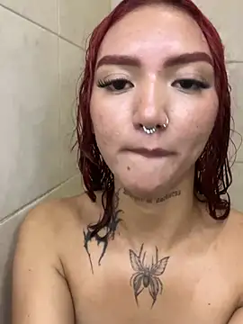 Babyy_blaze: διαδικτυακό σόου στην κάμερα