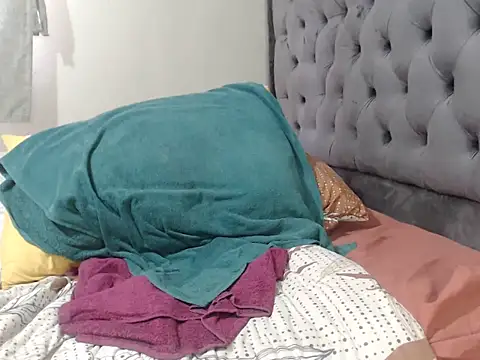 XXX chat uživo modela YummyMelxx