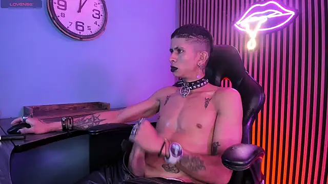 Show modela Maximoking26 na web-kameri