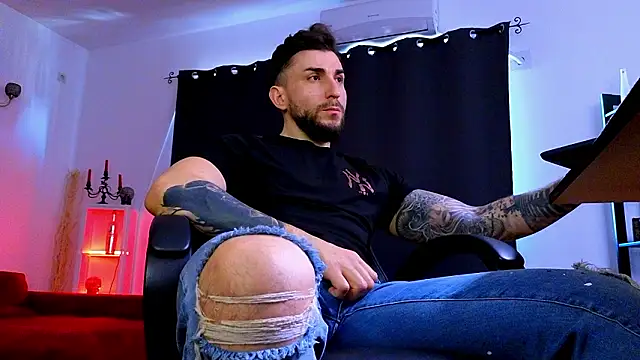 MightyAaron66のライブXXXチャット