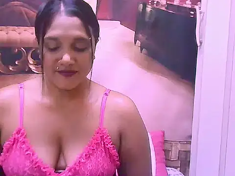 IndianSexyLady20 Adlı Modelin Canlı XXX Sohbeti