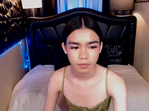 ItsurGirlMiana Show Webcam