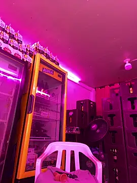 Hot_beauty__ élő XXX-chatje