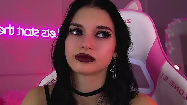 BeverlyMost élő XXX-chatje