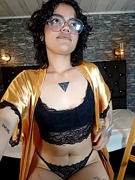 KittyLatina_02 Adlı Modelin Canlı XXX Sohbeti