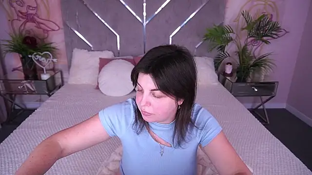 MirandaWong's Live XXX Chat