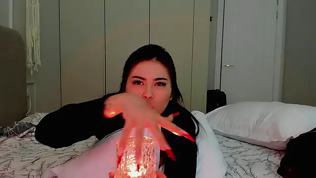 may_mia Adlı Modelin Canlı XXX Sohbeti