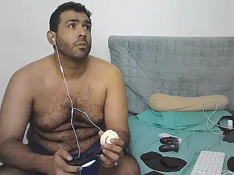 AlphaLatinoBear's Live XXX Chat