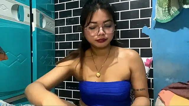 XXX chat uživo modela KrishnaCarridine