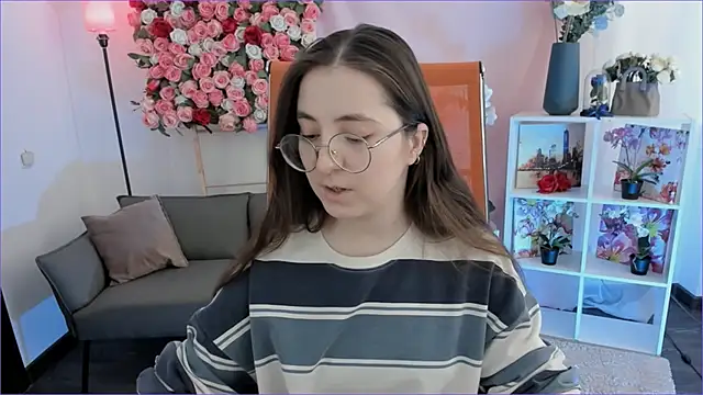 دردشة VirtuallVoyant الجنسية المباشرة