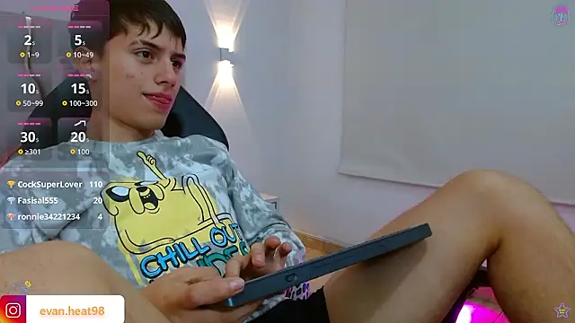 EVAN_TAY Adlı Modelin Canlı XXX Sohbeti