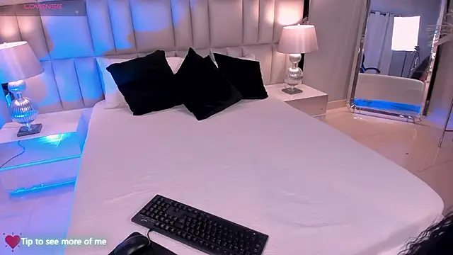 XXX chat uživo modela NickyLawson